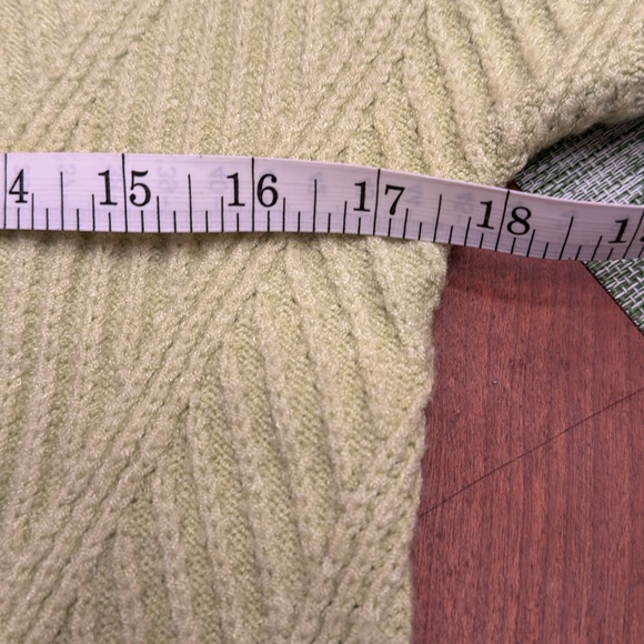 Tahari V-Neck Sweater, lime green Size Small.  Very soft feel.  GUC - Picture 4 of 8